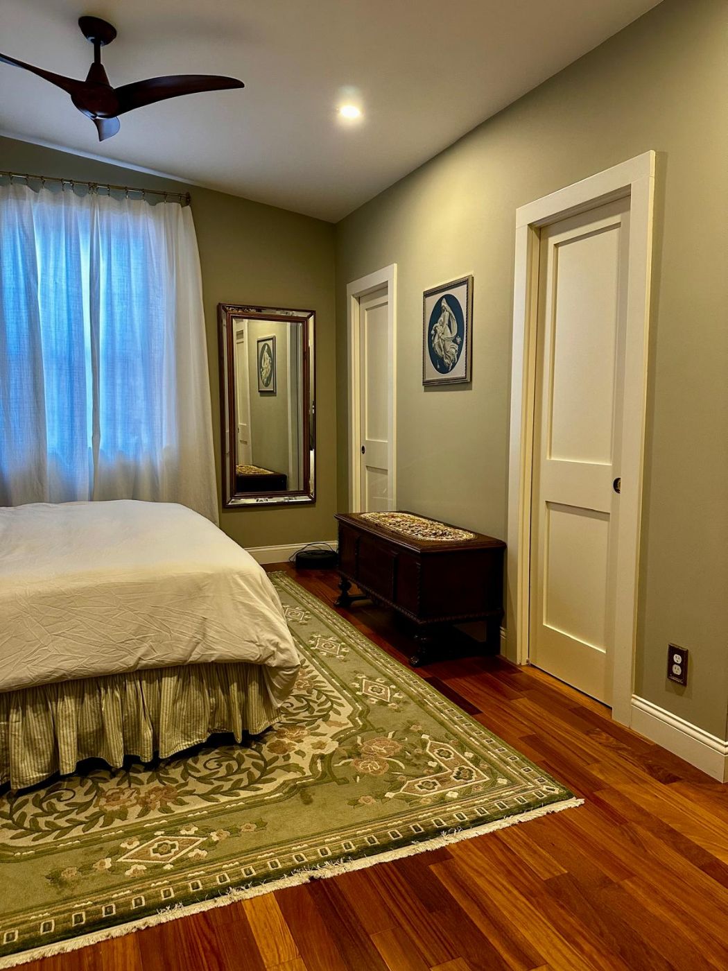 Master Bedroom and His/Her Closets Master Bedroom and His/Her Closets