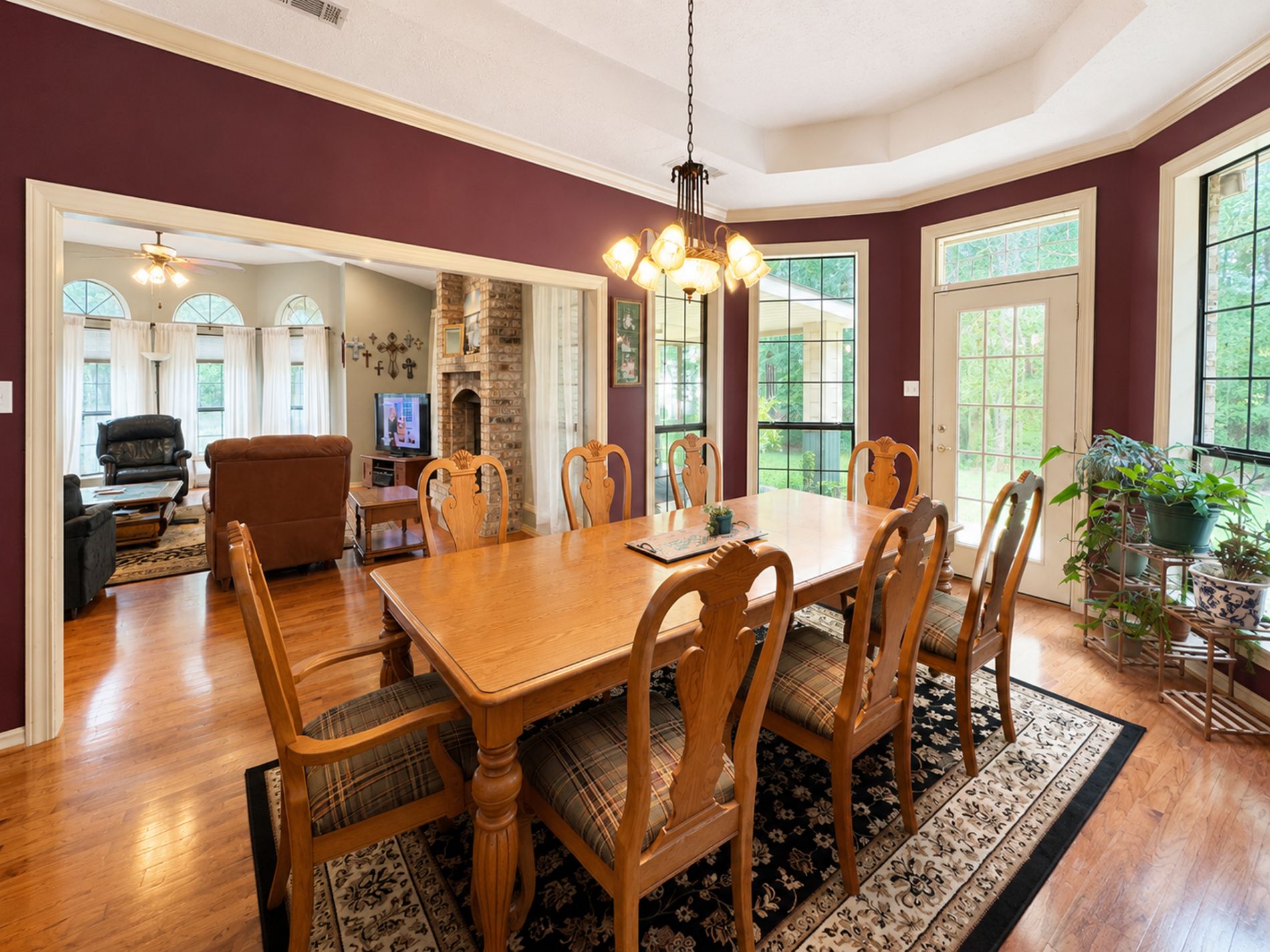 Plenty of space for your formal dining room overlooking the lake.